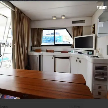 Beautiful Boat Hotel Sant Adria de Besos Exterior photo